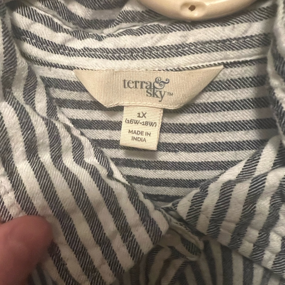 Stripped button down 🎂 - Picture 2 of 2
